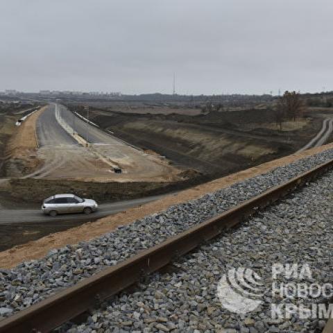 Автоподход к мосту в Крым готов более чем наполовину 